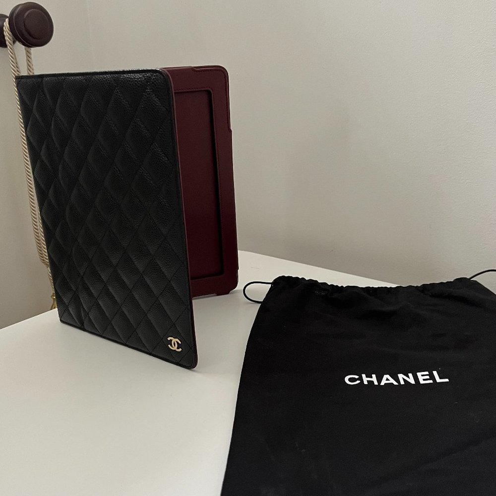 CHANEL 9th Generation iPad Cover Case (pristine condition)